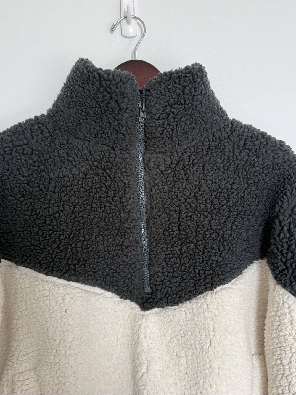 Two-Tone Sherpa Pullover Jacket in Black & Cream - Picture 6 of 15